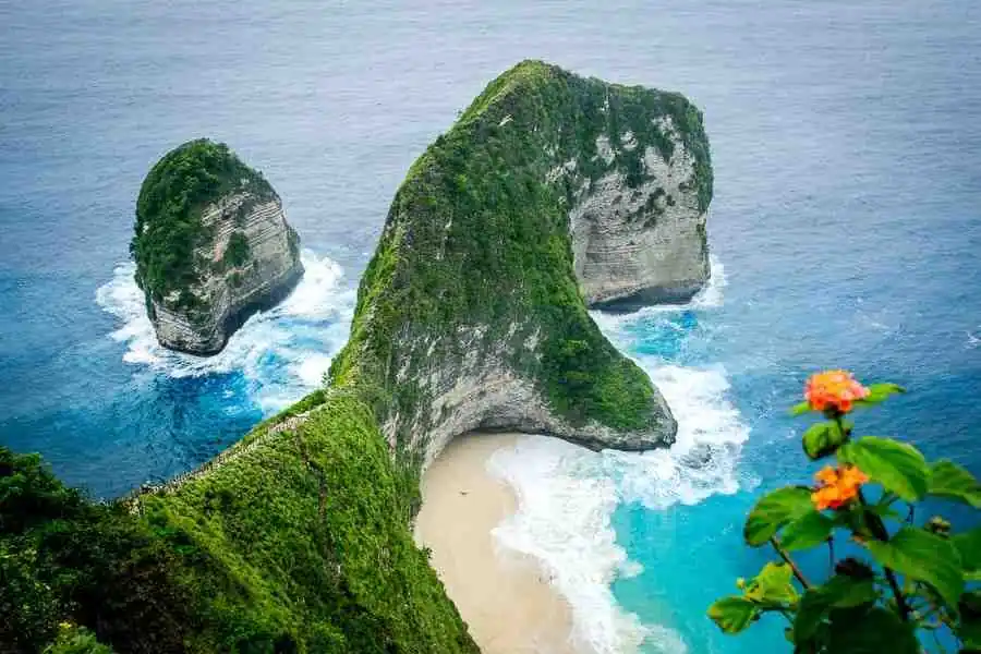 Kelingking Beach Nusa Penida: T-Rex Cliff Hike In Bali